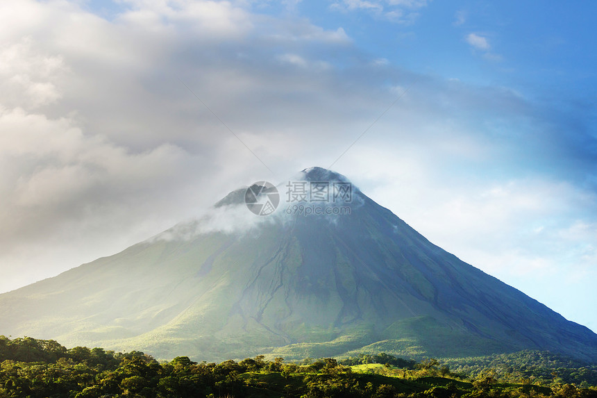 洲风景如画的埃纳尔火山图片