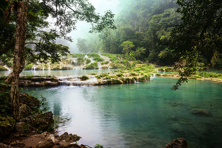金赖瓜美丽的天然游泳池SEMUCChampey,兰金,危地马拉,洲背景