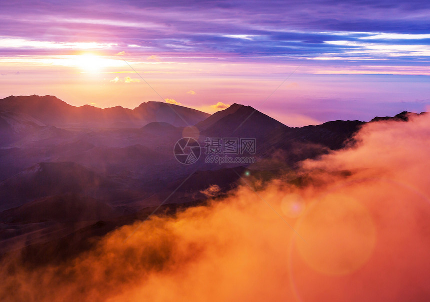 哈莱卡拉夏威夷毛伊岛黑拉卡拉火山美丽的日出场景图片