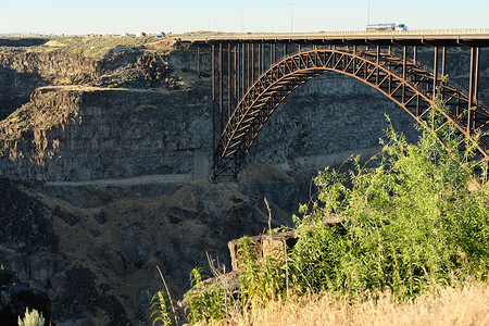 蛇河秘鲁桥附近的双胞胎瀑布,爱达荷州,美国图片