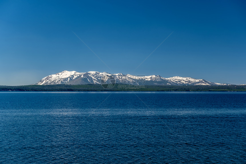 黄石湖山脉景观黄石湖与山脉景观,怀俄明州,美国图片