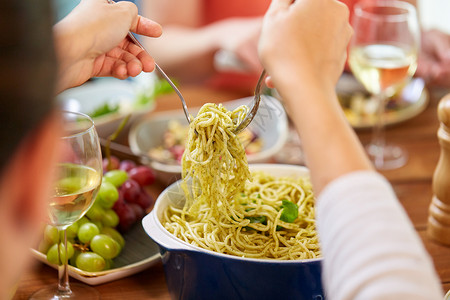 食物,烹饪饮食手意大利与罗勒碗上桌意大利与罗勒碗其他食物桌子上图片