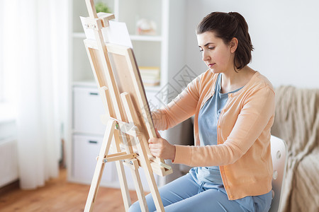 艺术,创造力人的艺术家与画架绘画工作室艺术家与画架绘画艺术工作室图片