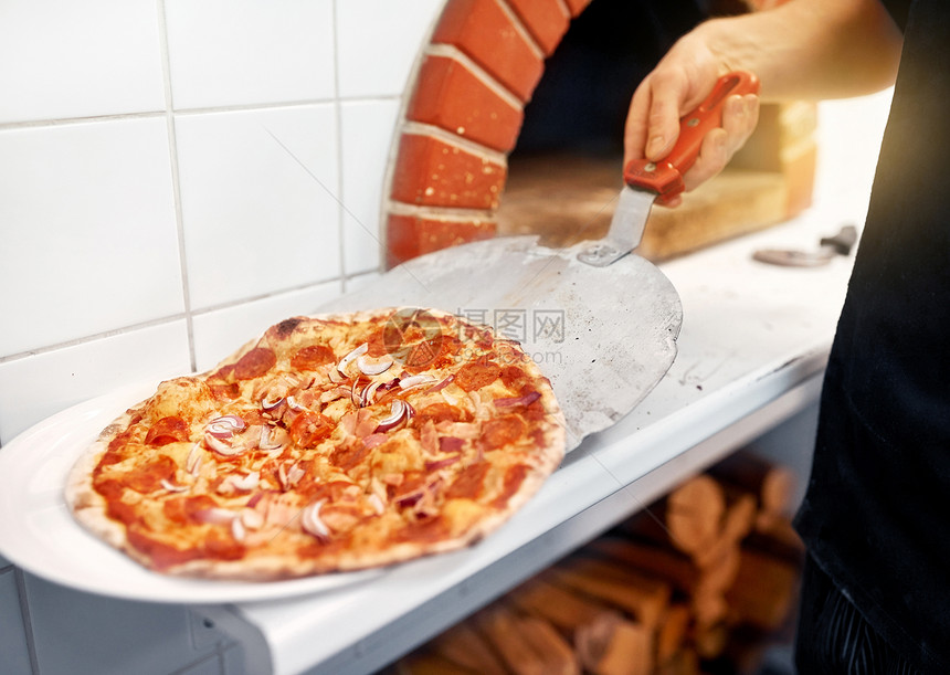 食物,意大利厨房,烹饪,人烹饪厨师把比萨饼果皮盘子比萨饼店厨师披萨店把比萨饼皮盘子图片