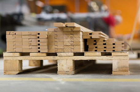 生产制造木工行业车间仓库中木板中密度纤维板的托盘木工工厂的木板纤维板图片