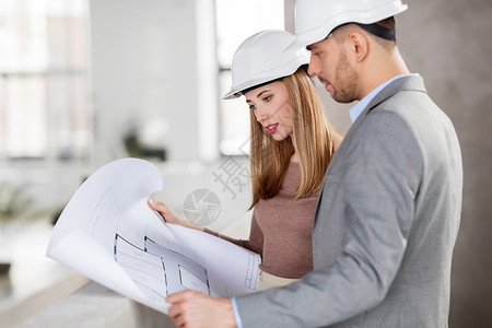 建筑,建筑业务人的建筑师与蓝图头盔办公室办公室蓝图头盔的建筑师图片