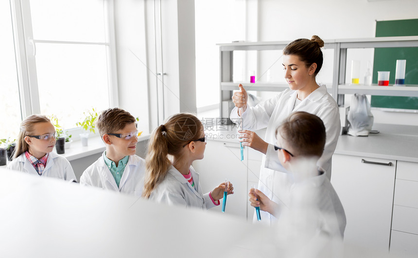教育科学儿童教师儿童学校实验室学化学的试管学生学校学化学的老师学生图片