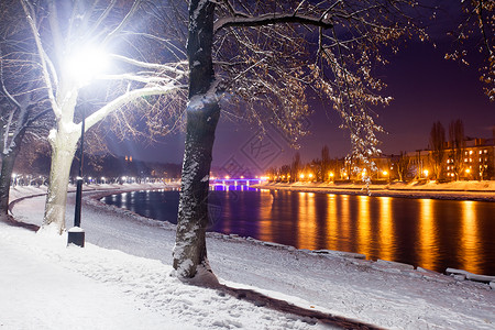 乌日哥罗德冬天路径高清图片