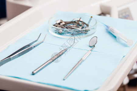 用于测试口腔的牙科仪器探头镊子注射器牙科镜牙齿牙科器械图片