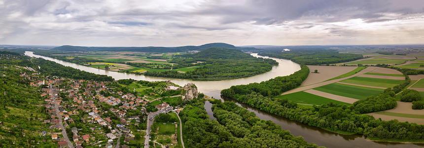斯洛伐克布拉迪斯拉发市附近的德文城堡遗址多瑙河莫拉瓦河上的旧堡全景多瑙河上老堡的全景鸟瞰德文图片