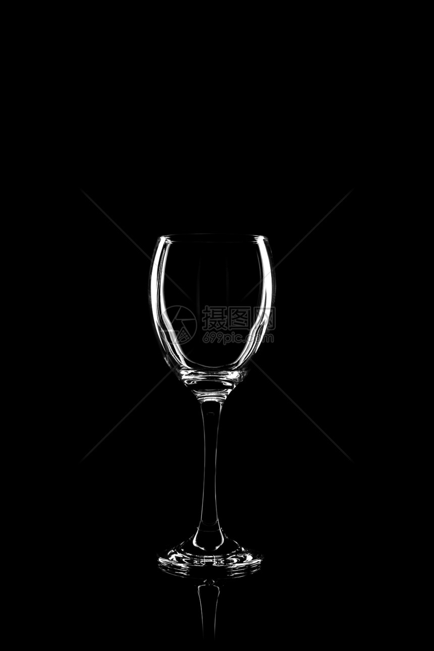 透明璃葡萄酒黑色背景与反射图片
