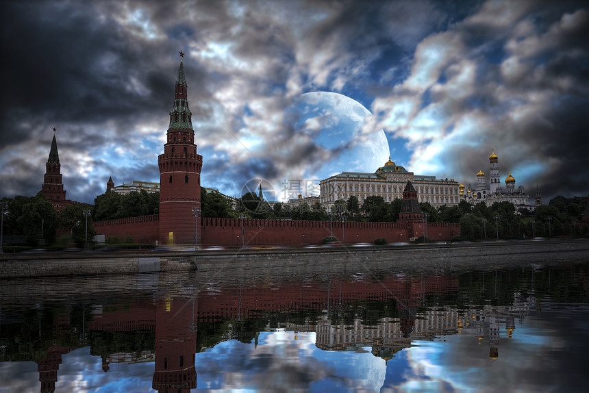 红色广场俄罗斯的主要象征莫斯科晚上月亮的背景下红色广场图片