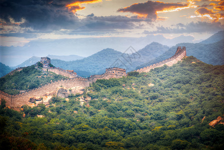北京附近山上的中国长城伟大的中国墙背景图片