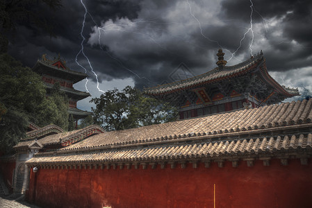 雷雨闪电少林中国中部的座佛教寺院雷雨闪电背景图片