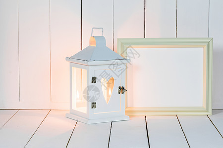 蜡烛灯笼装饰白色木制背景上的心画框灯笼画框背景图片