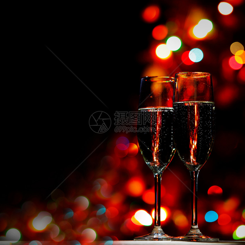 两个香槟杯的颜色博克背景图片