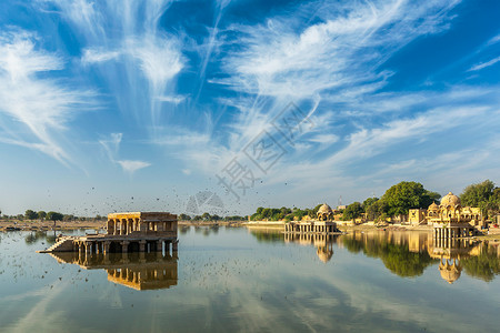 印度旅游地标加迪传奇人工湖贾萨尔默,拉贾斯坦邦,印度印度地标加迪传奇拉贾斯坦邦背景图片