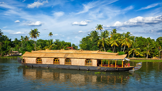 喀拉拉背水上的游艇全景喀拉拉邦,印度印度喀拉拉背水上的游艇背景