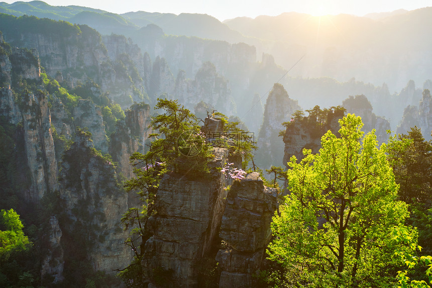 中国著名的旅游景点张家界石柱崖山日落湖南武陵源张家界山脉,中国图片