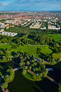 城市俯瞰图奥林匹克塔奥林匹克塔俯瞰奥林匹亚帕克慕尼黑,巴伐利亚,德国奥林匹亚帕克的鸟瞰图慕尼黑,德国背景