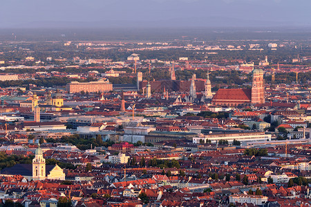 城市俯瞰图日落时奥林匹亚图姆奥林匹克塔俯瞰慕尼黑中心慕尼黑,巴伐利亚,德国慕尼黑的鸟瞰慕尼黑,德国背景
