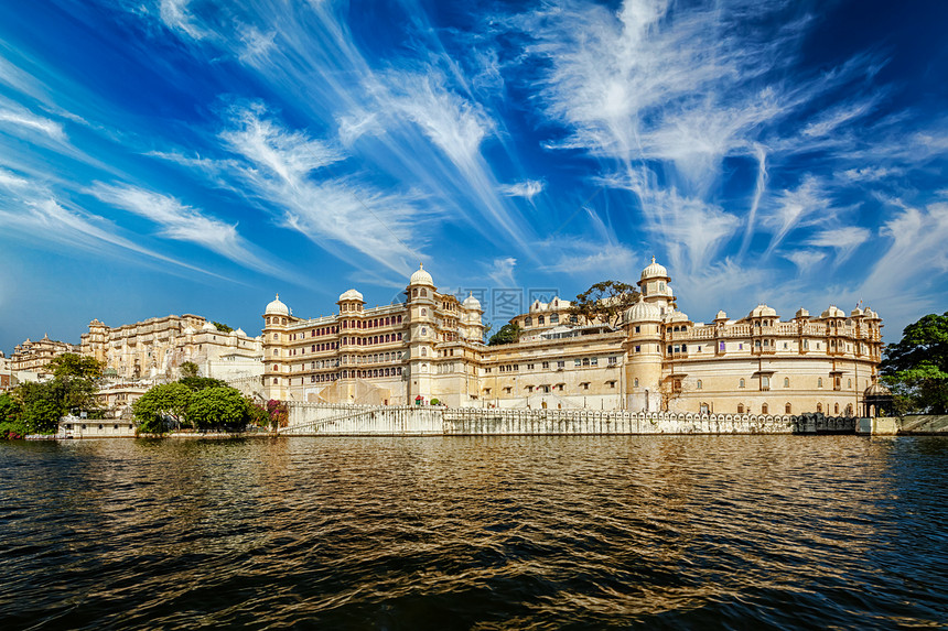 湖边看城市宫殿乌达普尔,拉贾斯坦邦,印度城市宫殿,乌迪普斯图片