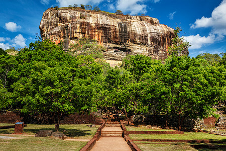 西吉里亚岩石著名的斯里兰卡旅游地标,斯里兰卡斯里兰卡西吉里亚岩石图片