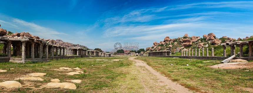 印度卡纳塔克邦汉比苏勒巴扎古遗址全景印度汉比的古老废墟图片
