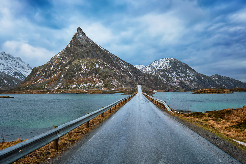 挪威峡湾的公路挪威洛福腾群岛挪威的路图片