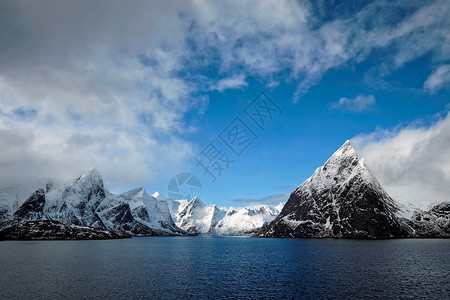 利特尔托波亚挪威峡湾冬季积雪的山脉挪威洛福腾群岛挪威峡湾山脉冬天挪威洛福腾群岛背景