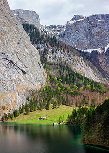 阿尔卑斯山山上的湖边农舍巴伐利亚,德国奥伯湖巴伐利亚,德国图片
