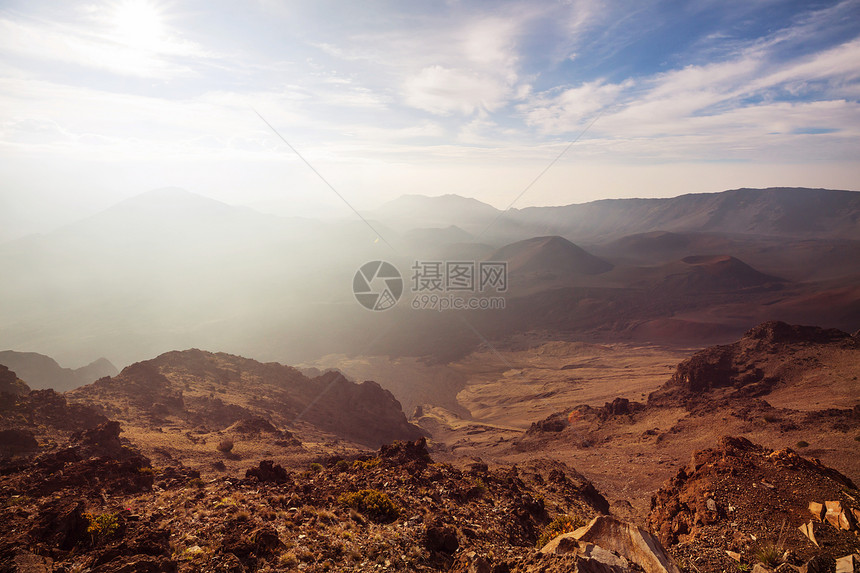 夏威夷毛伊岛黑拉卡拉火山美丽的日出场景图片