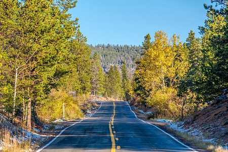 季节秋天冬天美国科罗拉多州的高速公路旅行高清图片素材