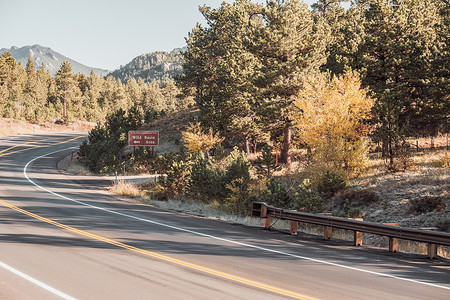 季节秋天冬天美国科罗拉多州的高速公路路线高清图片素材