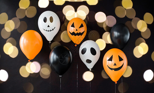 节日,装饰派气球与趣的脸万节灯光黑色背景万节派的可怕气球装饰图片
