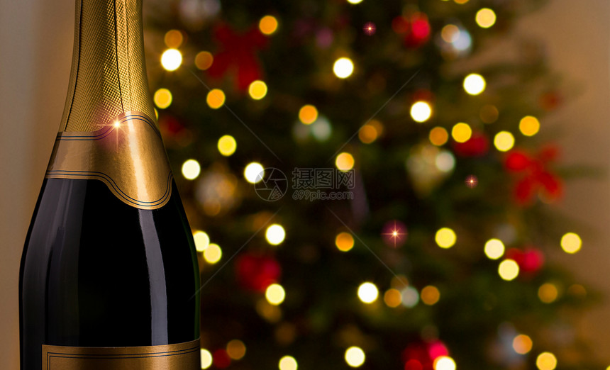 饮料,酒精,广告假日瓶香槟与空白黄金标签诞树灯光背景诞节香槟瓶图片
