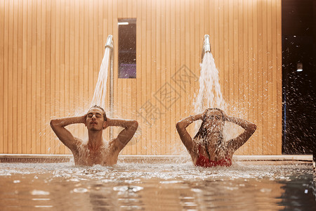 相爱的夫妇豪华酒店水疗中心游泳池图片