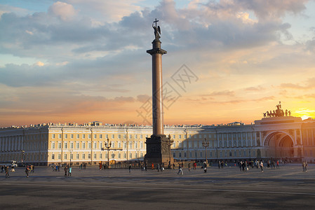 亚历山大宫殿亚历山大柱宫殿广场中心,彼得堡背景