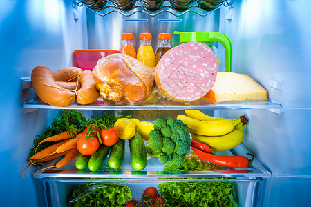 打开装满食物的冰箱背景图片