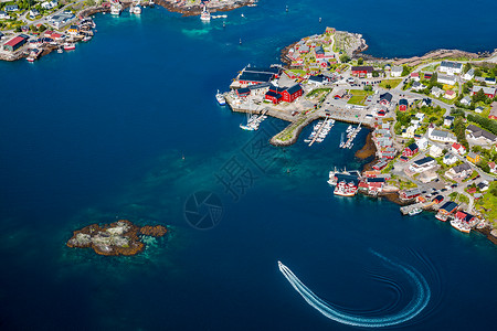 洛芬挪威诺德兰县的个群岛洛芬挪威诺德兰县的个群岛以独特的风景而闻名,戏剧的山脉山峰,开阔的大海庇护的海湾,背景图片