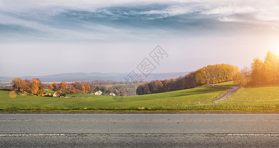 秋天的乡村道路秋天的乡村道路,背后美丽的风景图片