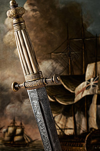 七剑下天山把古老的雕刻剑彩绘背景下的特写19世纪开始,把slic的手柄刀片的特写背景