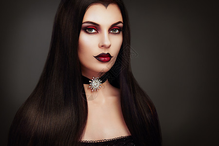 万节吸血鬼女人肖像美丽的魅力,时尚,感的吸血鬼女士,长发,美丽的化妆服装珠宝高清图片素材