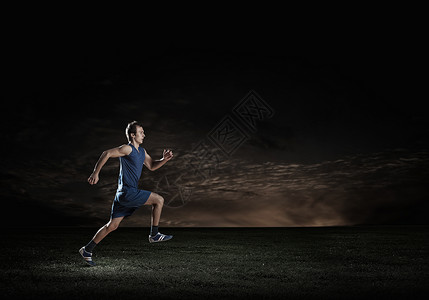 跑步运动员穿着蓝色衣服的轻跑步运动员图片
