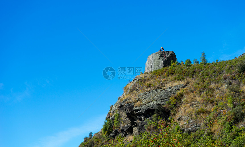 风景如画新西兰阿尔卑斯山远足者的自然景观图片