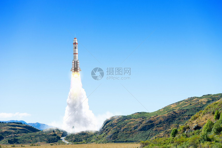 火箭太空飞船用蓝天上高高飞图片