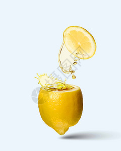 柠檬汁清爽的柠檬鸡尾酒与多汁的飞溅的图像背景图片