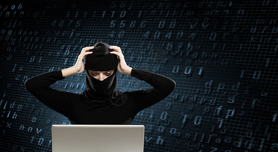 抢劫犯互联网安全穿深色衣服的黑客女人数字背景下用笔记本电脑背景