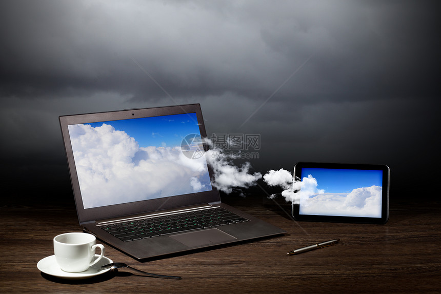 商务工作场所商业工作场所的形象与笔记本电脑,iPad,咖啡杯图片