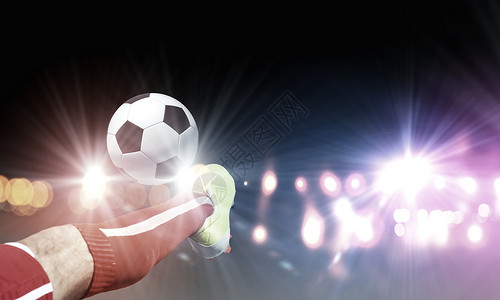 踢足球特写足球运动员脚踢球的形象高清图片